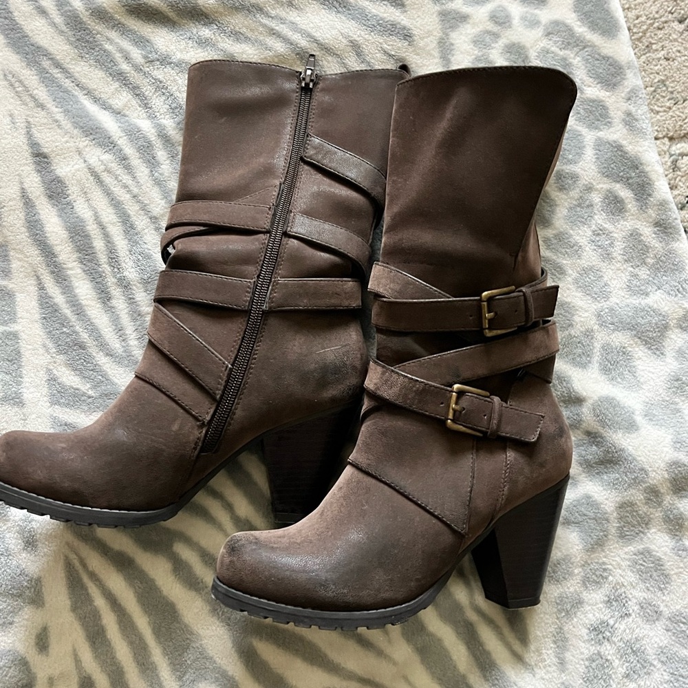Brown Heeled Mid calf Boots - Picture 2 of 4